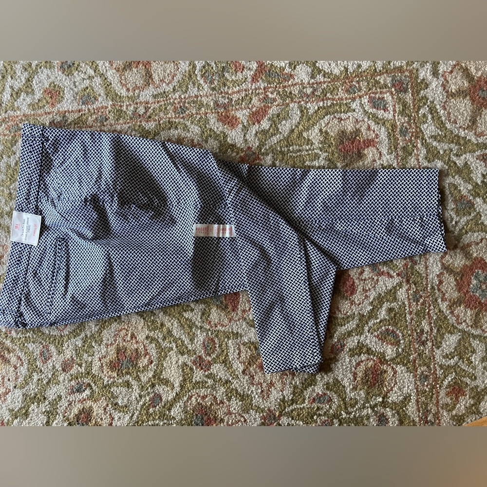 NWT GAP black and white stretchy capri pants